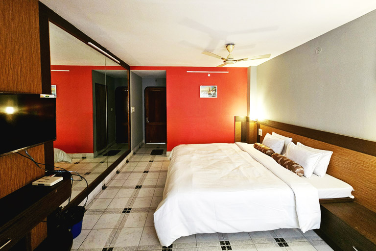 DELUXE DOUBLE AC (2 ROOM)